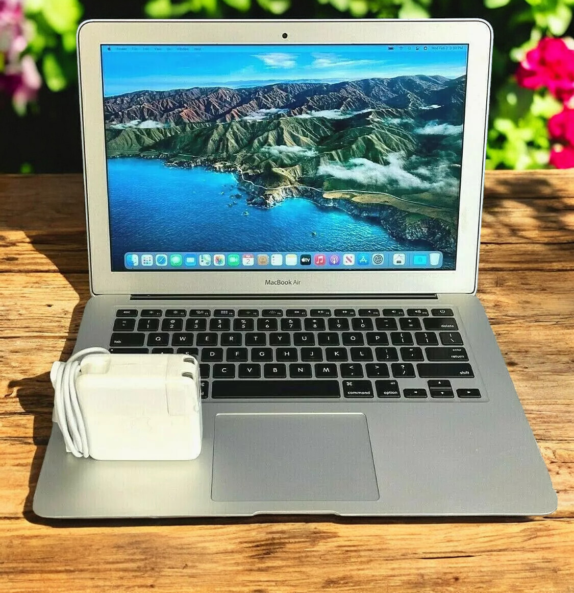 2017 Apple Macbook Air 13"   Dual Core i5 1 8GHZ 8GB 256GB SSD   OS Monterey