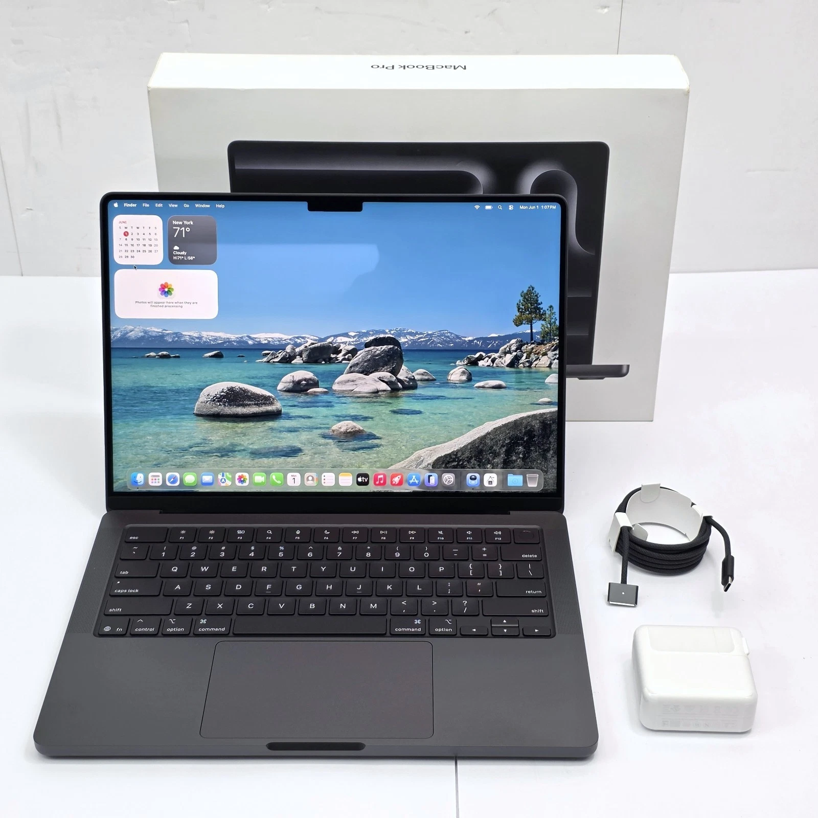 2025 Apple MacBook Pro 14" M5 16GB RAM 512GB SSD A3434 MDE04LL/A  2 Cycle Count 