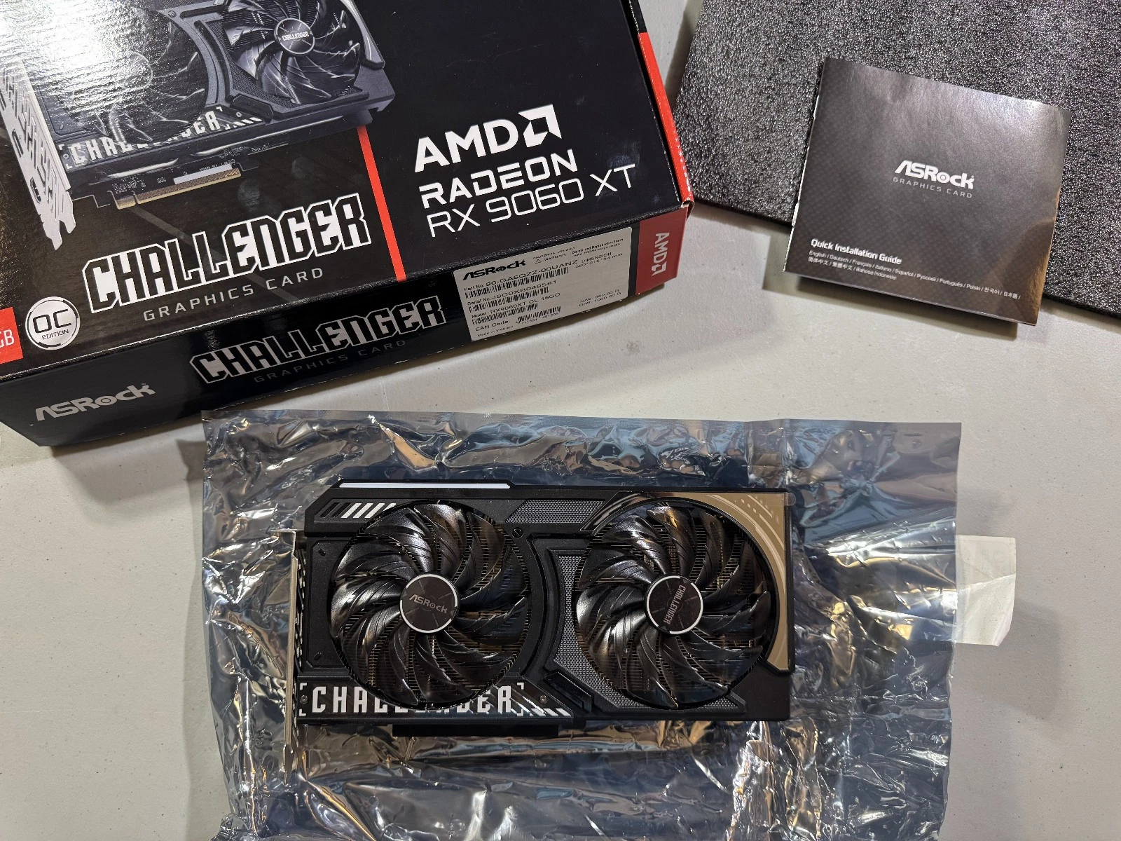 ASRock Challenger Radeon RX 9060 XT 16GB PCI Express 5 0 x16 S/N J9C0XB049581