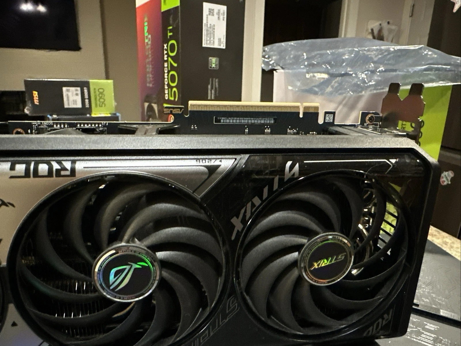 ASUS ROG Strix GeForce RTX 5070 Ti OC Edition 16GB 256-Bit GDDR7 PCI Express 5.0