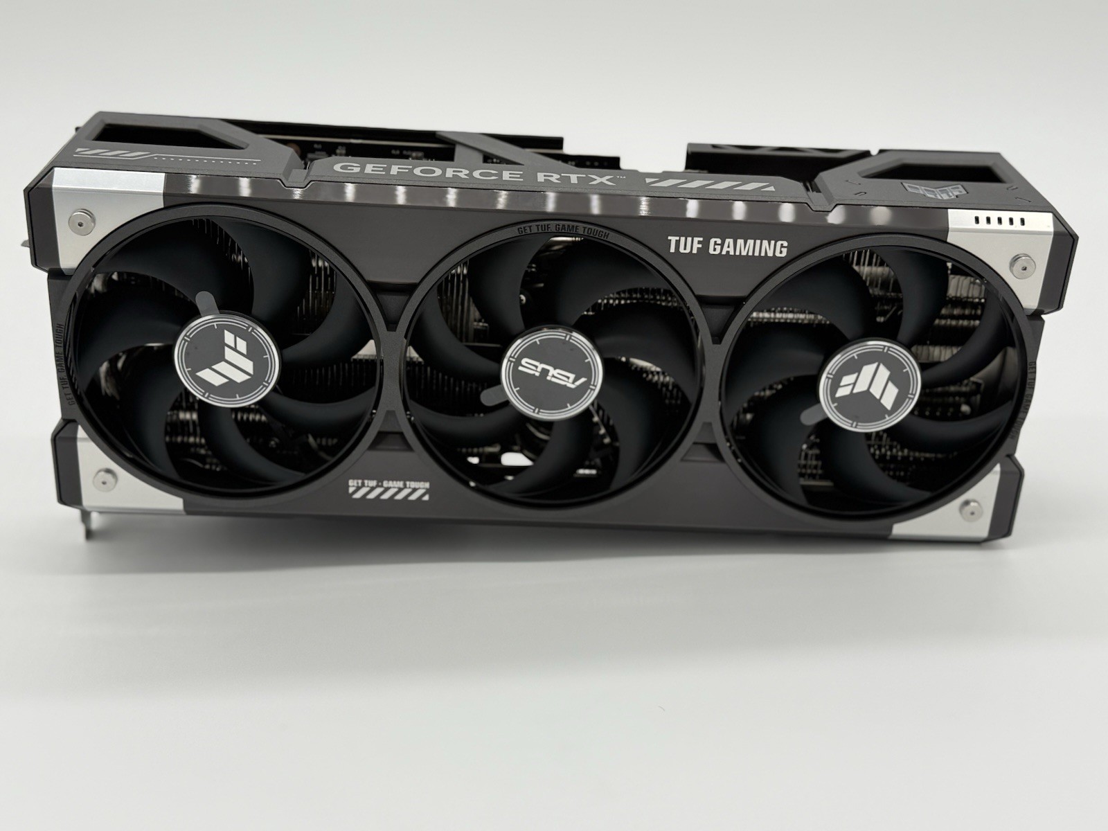 ASUS TUFF NVIDIA GeForce RTX  5080 16GB GDDR7 Edition  No SN Sticker 