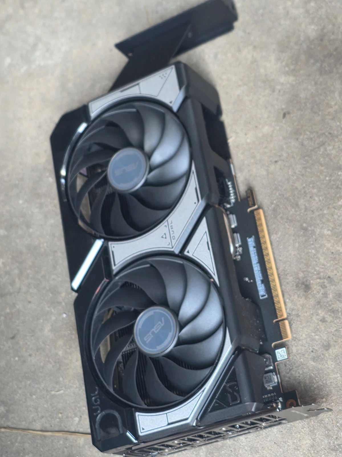 ASUS   DUAL NVIDIA GeForce RTX 5060   8GB GDDR7 PCI Express 5 0 Nice