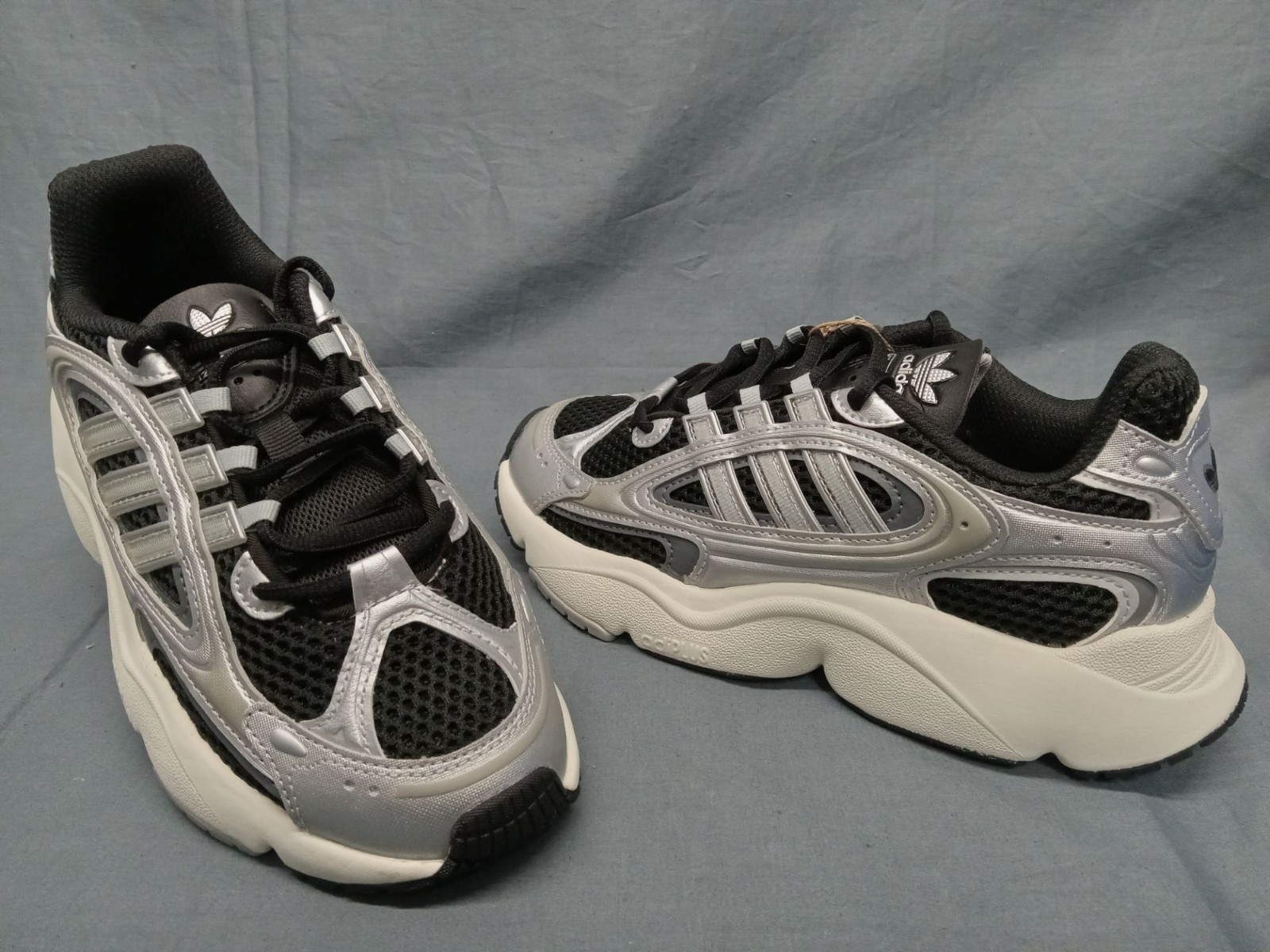 Adidas Boys Ozmillen J Sneakers Mesh White Silver Black Size 6 5 NEW NO BOX 