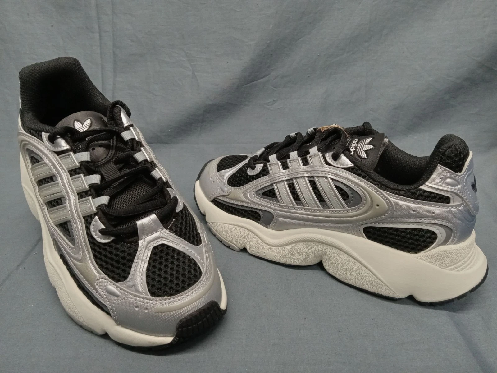 Adidas Boys Ozmillen J Sneakers Mesh White Silver Black Size 6 5 NEW NO BOX 