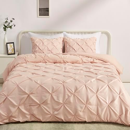 Amazon Basics Warm  Breathable Queen Size Comforter Sets  All Season Down Alternative 3 Piece Bedding Set  Pinch Pleat Design  Full/Queen Size  Cream