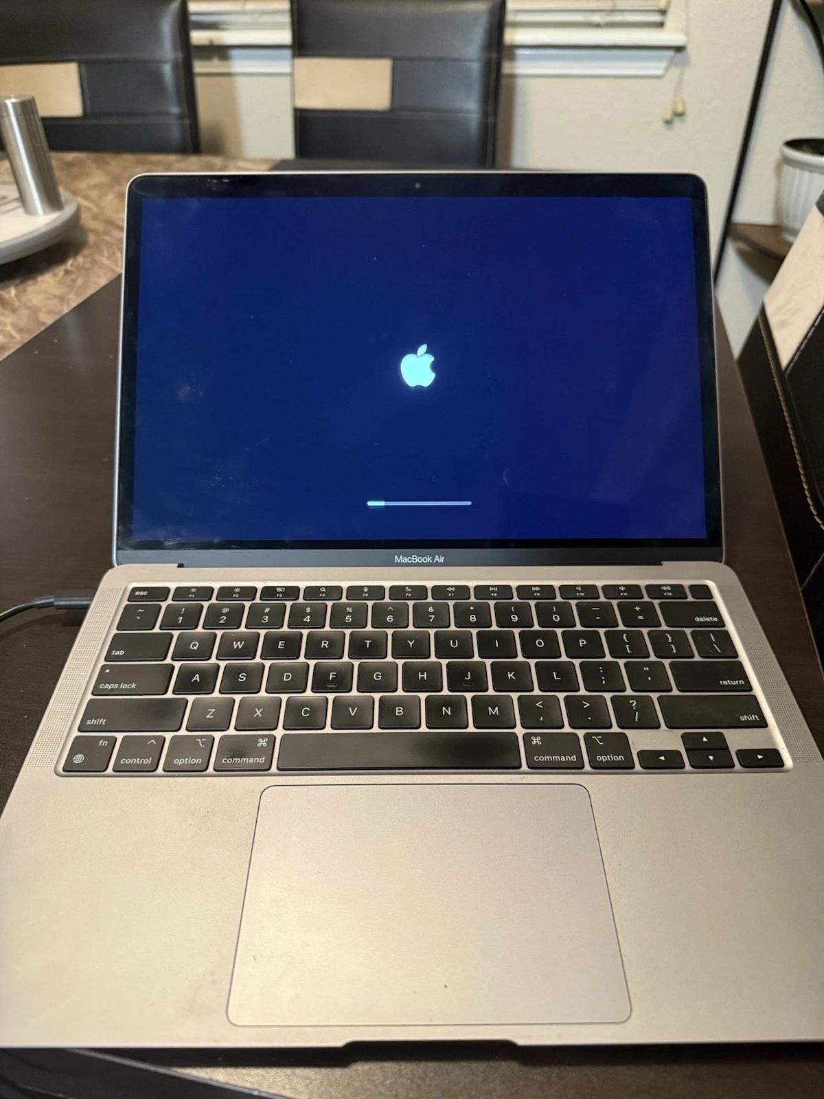 Apple MacBook Air 13 inch  2020   M1  16GB RAM  1TB SSD  8 Core GPU