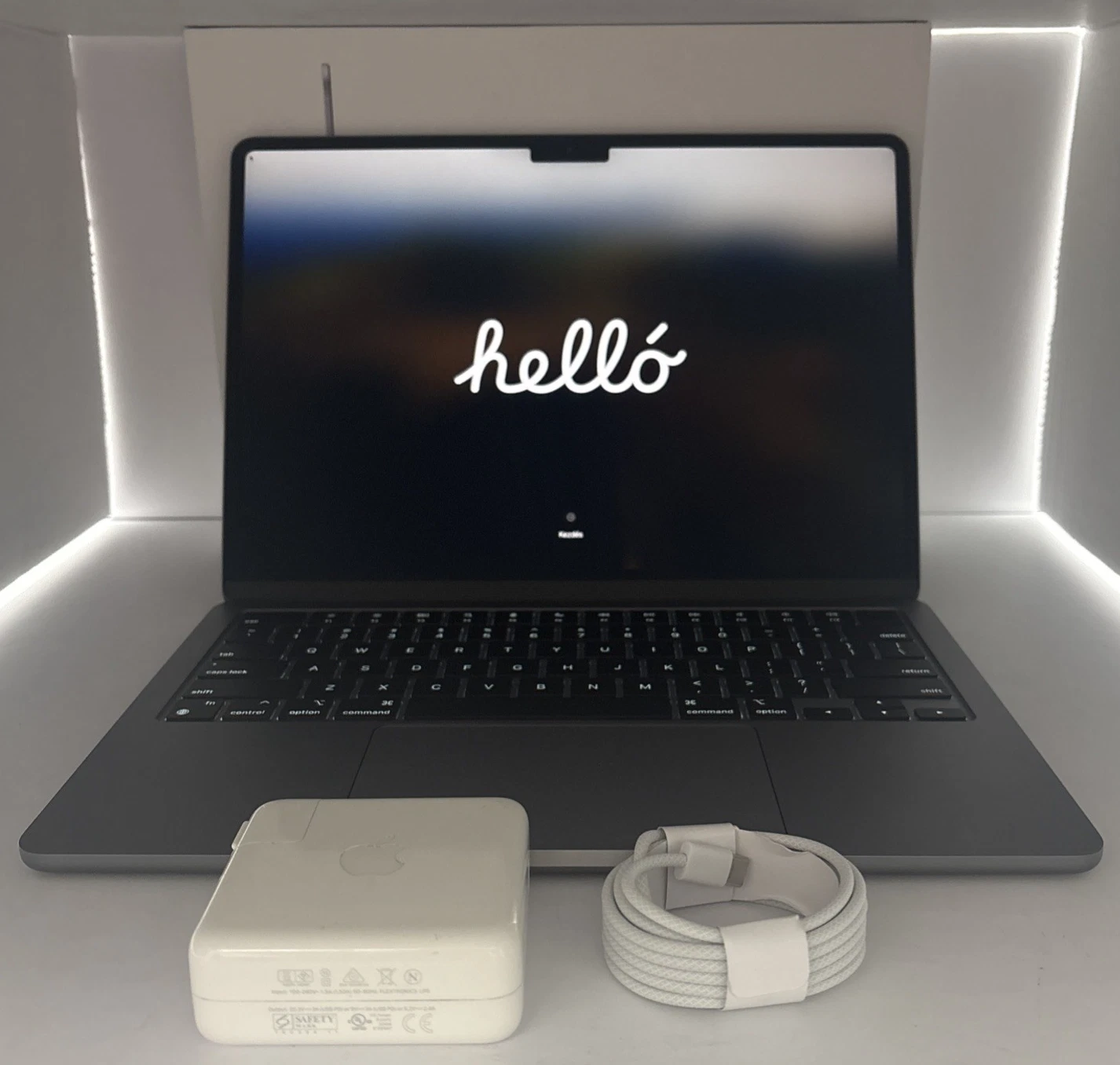 Apple MacBook Air 13 6"  2022 Apple M2 chip 8GB 256GB Space Gray MLXW3LL/A