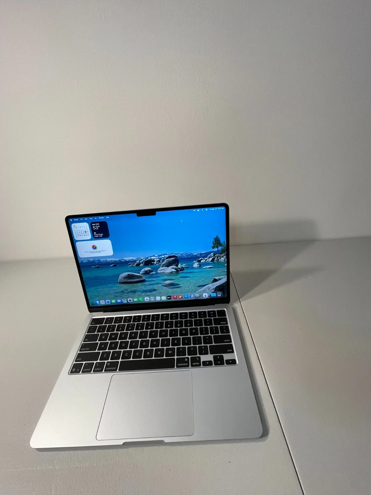 Apple MacBook Air 13" 2025 M4 Chip   16GB RAM   512GB SSD   MINT CONDITION