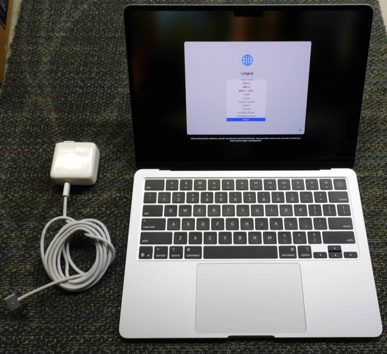Apple MacBook Air 13" 2025   M4 16GB RAM 256GB SSD Silver A3240 AppleCare  