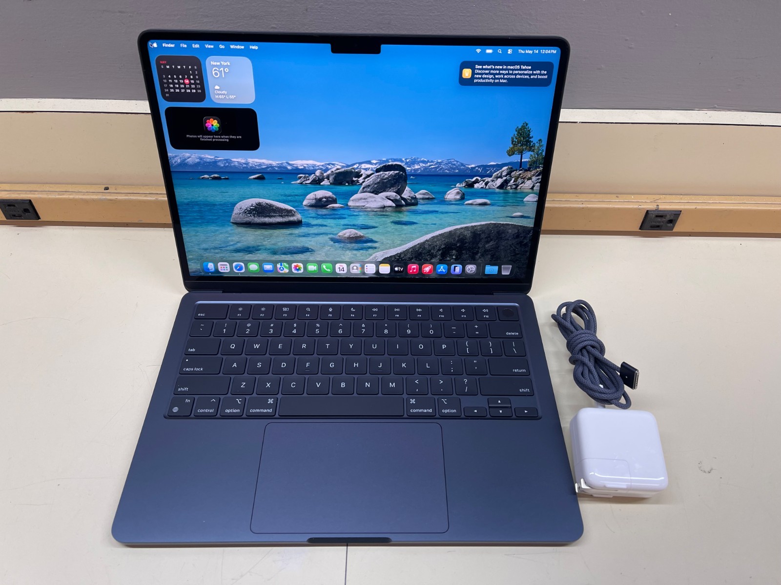 Apple MacBook Air 2024 M3 13in 8GB RAM 256GB SSD Midnight Blue 67 Cycles Used