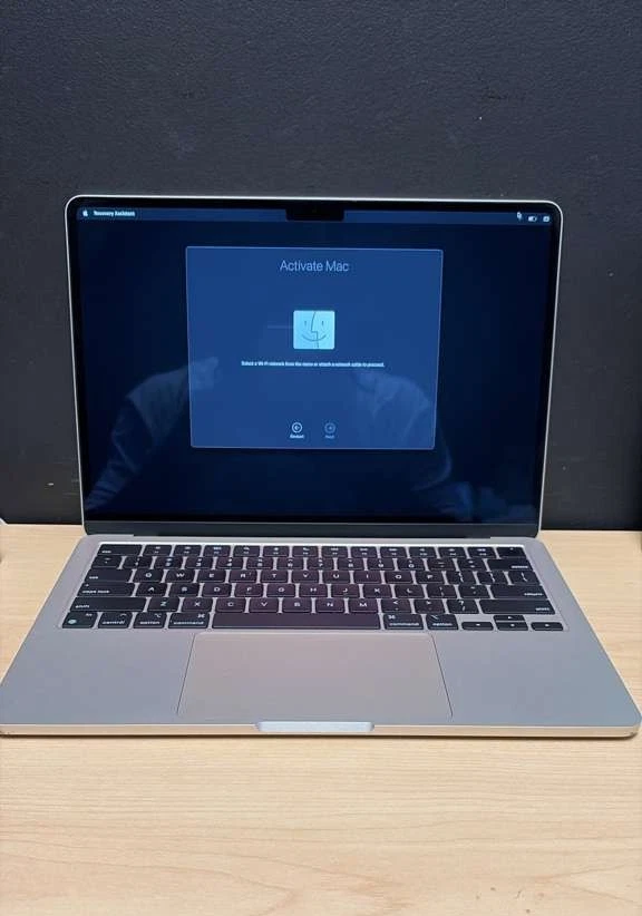 Apple MacBook Air 2022 13"  256GB SSD  M2 8 core  8GB  100  BH 61 Cycle