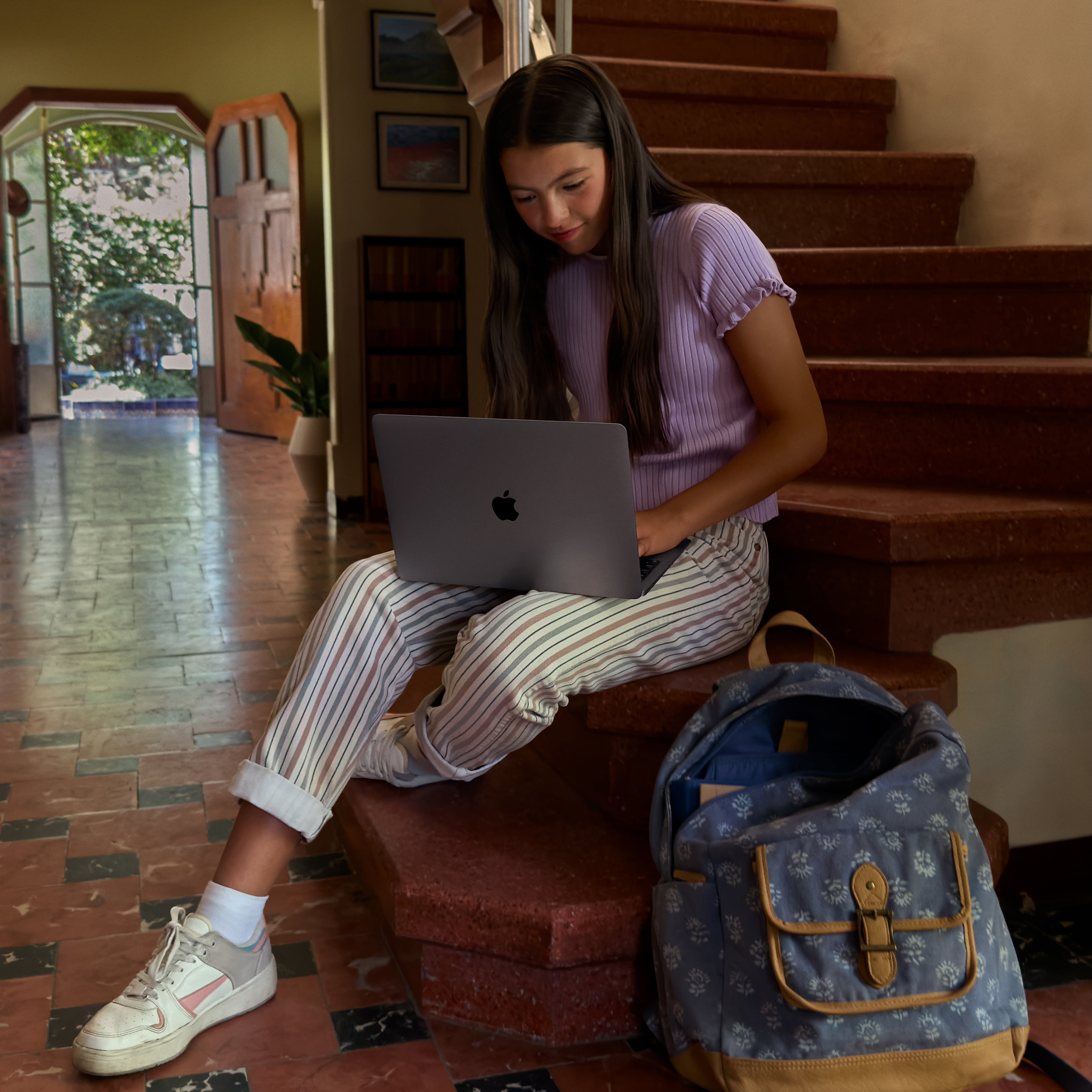 Apple Laptop MacBook Air de 13,3 Pulgadas: Gris Espacial, Chip M1, Construida para Apple Intelligence, 8 GB RAM, Almacenamiento de 256 GB