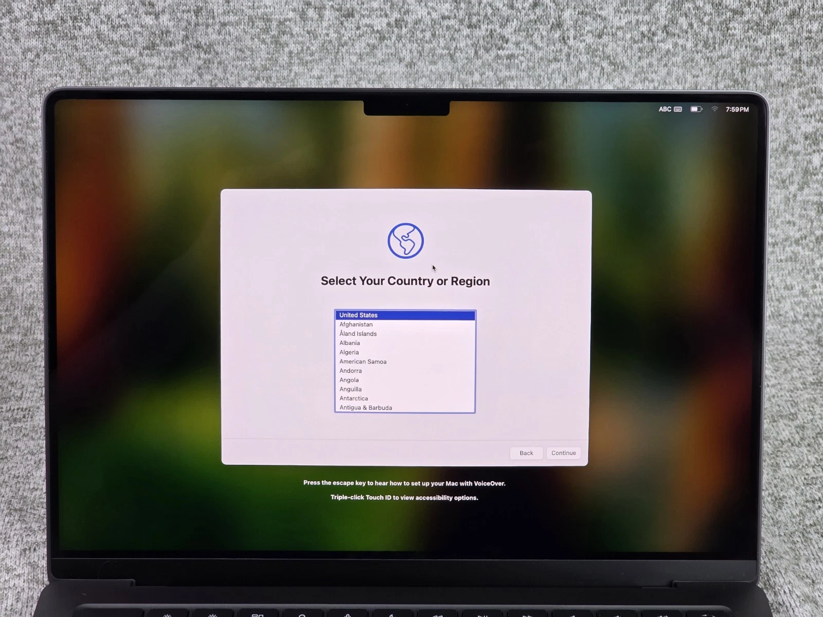 Apple MacBook Pro 14" Apple M4 chip 16GB RAM 512GB SSD Space Black MW2U3LL/A