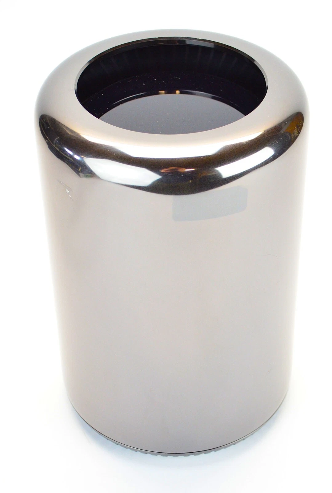 Apple Mac Pro 2013 Quad Core E5 3 7GHz 16GB Ram No SSD D300