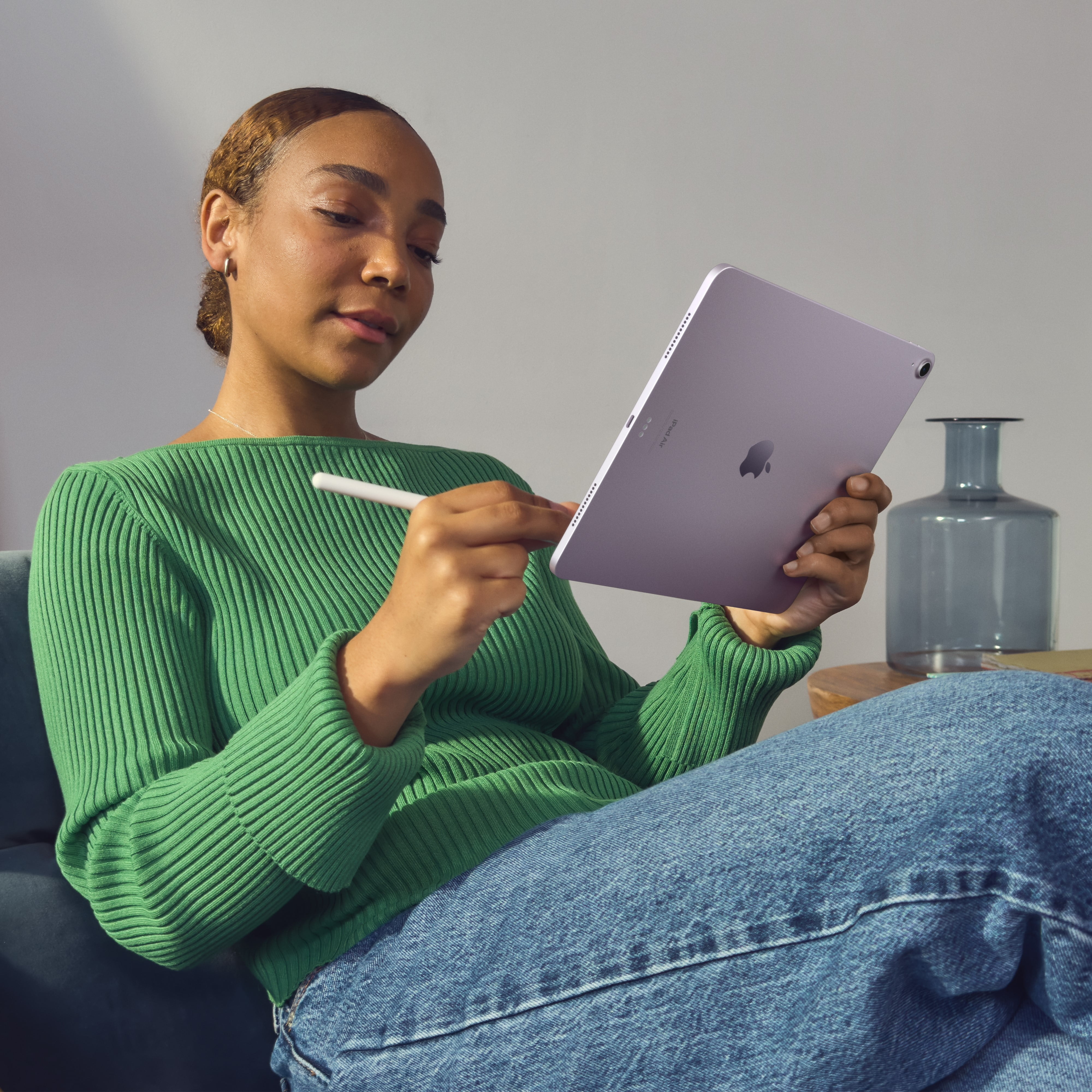 Apple Pencil Pro  Pixel Perfect Precision  Tilt and Pressure Sensitivity  Perfect for Note Taking  Drawing  and Art  Charges and Pairs Magnetically