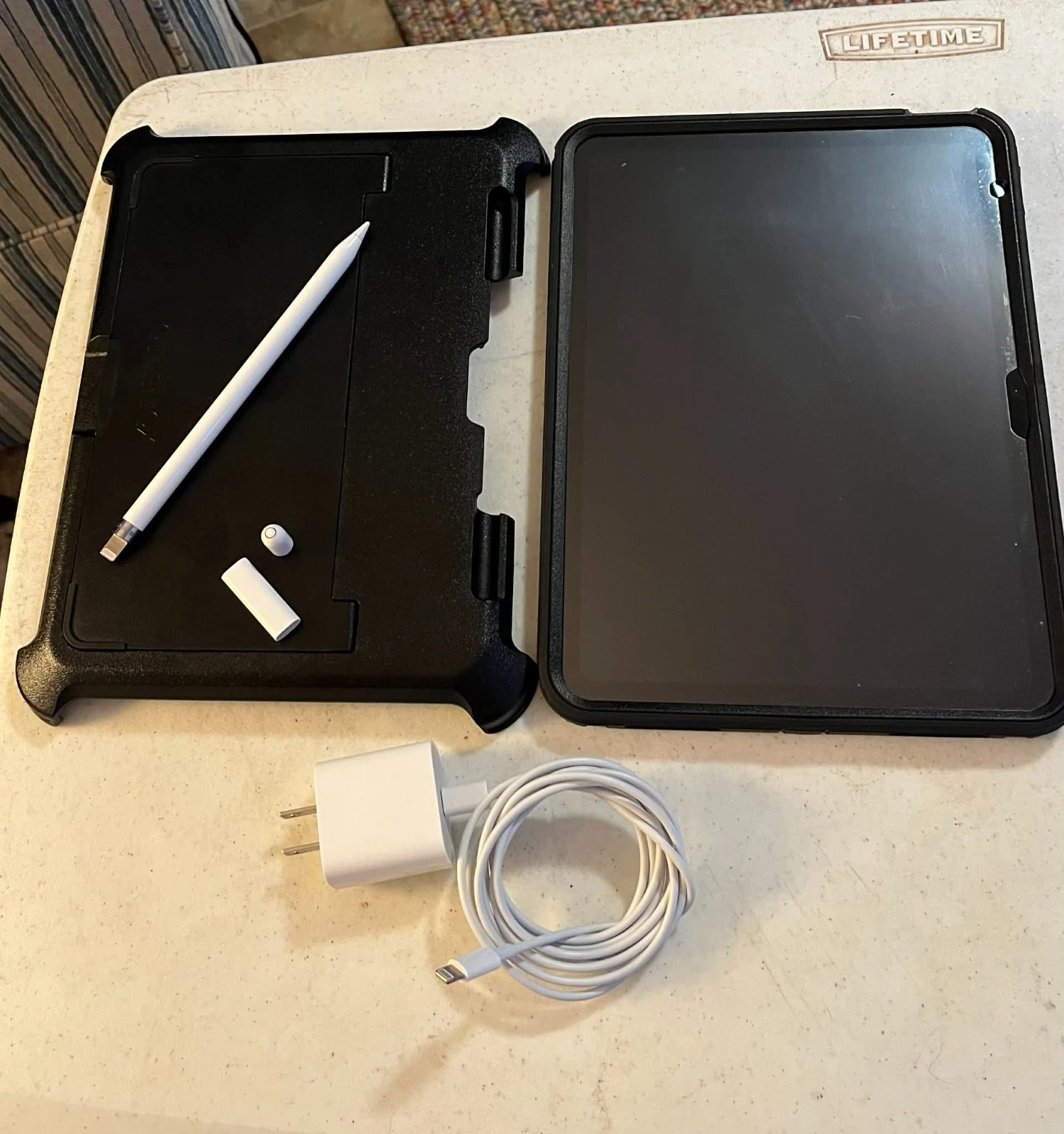 Apple iPad 11 inch A16 128 gb with Otterbox & Apple Pencil