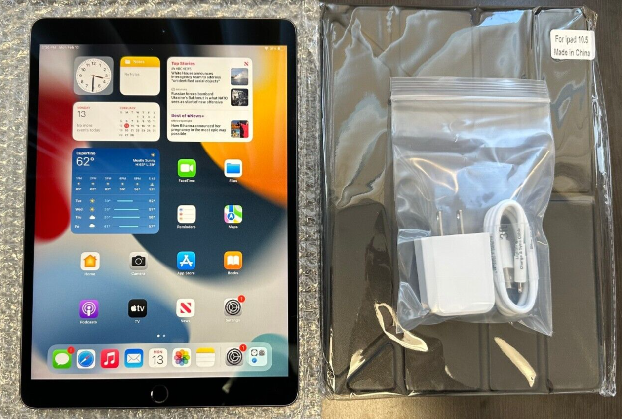 Apple iPad Air 3rd Gen A2152 10 5" 256GB   Random Color   Bundle