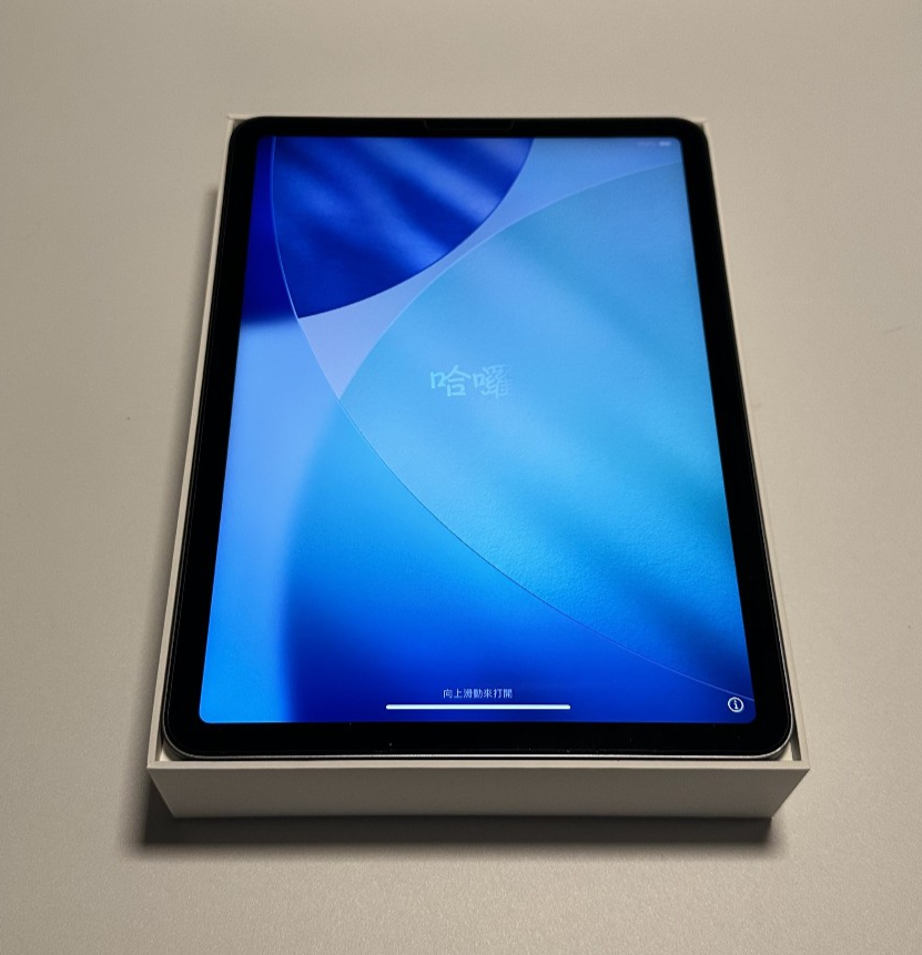 Apple iPad Air 5th Gen  M1  256GB   10 9in   Space Gray A2588 w/Apple Pencil 