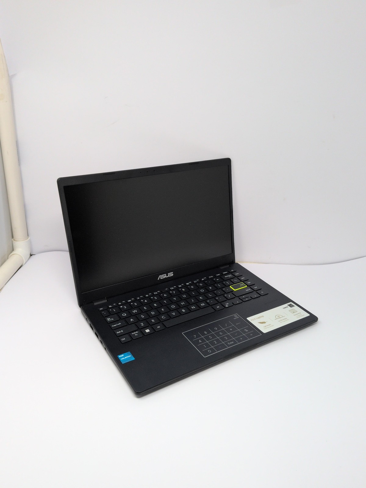 Portátil Asus FHD de 14", Intel Celeron N4500, 4 GB de memoria integrada, 64 GB de memoria Emmc, Intel