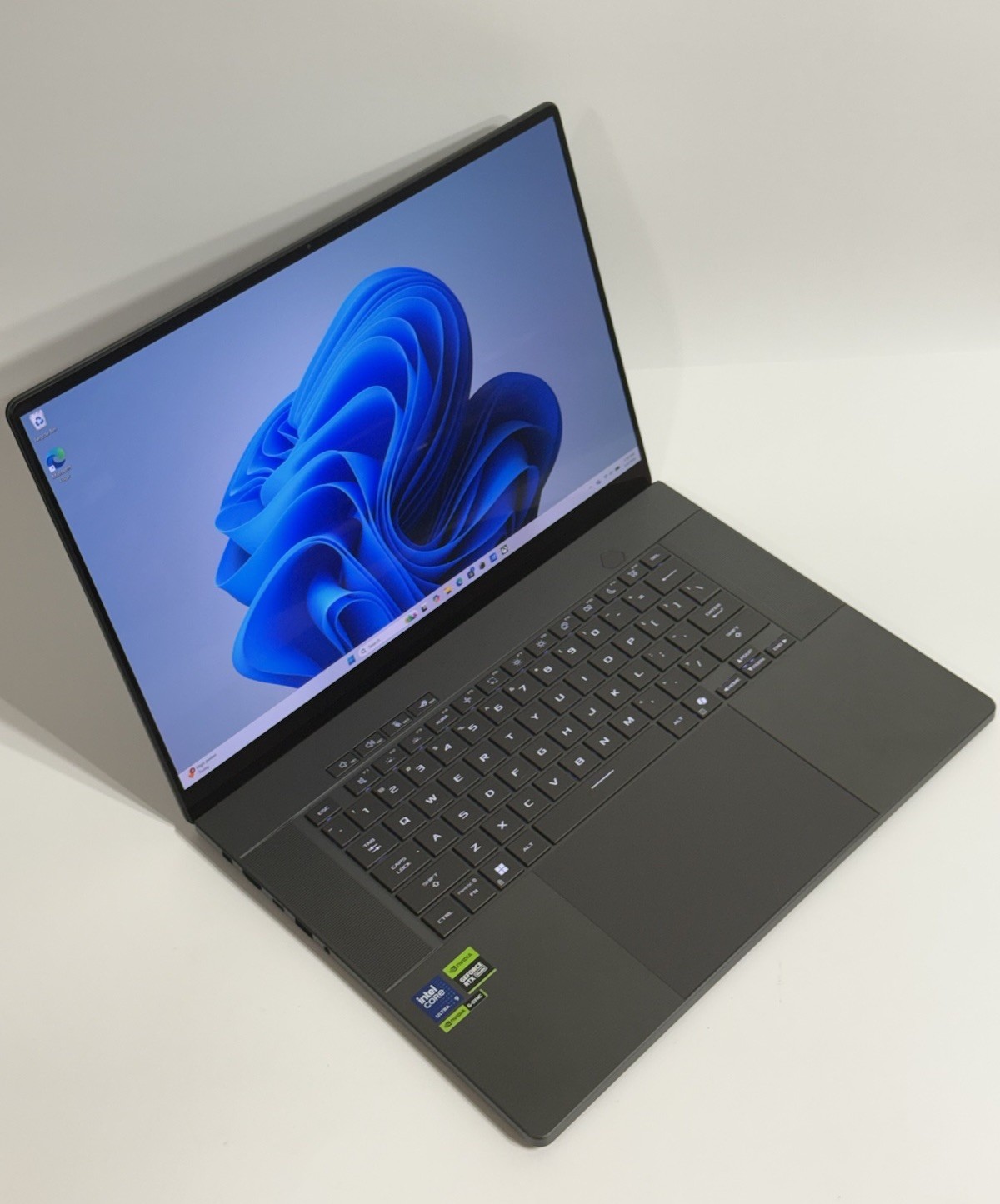 Asus ROG Zephyrus G16 GU605 16" 240Hz QHD Ultra 9 285H 16GB RAM 1TB SSD RTX 5070