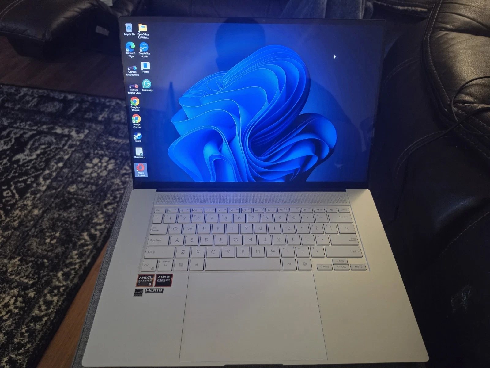 Asus Zenbook S 16 OLED Touch 3K AMD Ryzen AI 9 365 24GB 1TB White W11 Laptop