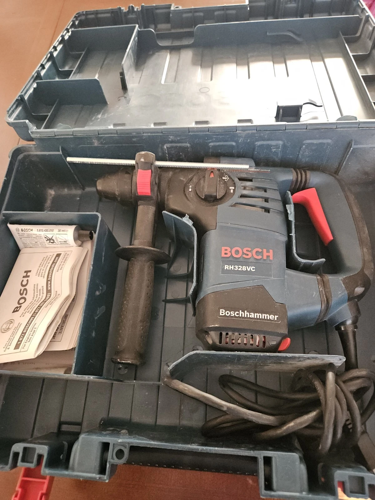 Bosch RH328VC 1 1/8 Inch 8 Amp Corded Variable Speed Rotary Hammer Drill