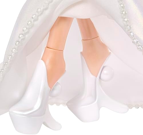 Bratz 2025 Holidayz Frosty Nightz Cloe Collector Doll with Premium Fashions and Accessories   Premium Fashions  Accessories