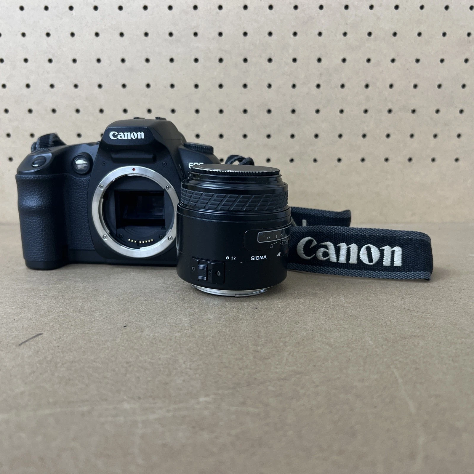 Cámara réflex digital Canon EOS D60 de 6,3 MP, objetivo Sigma F2.8 de 90 mm y batería (Grado C).