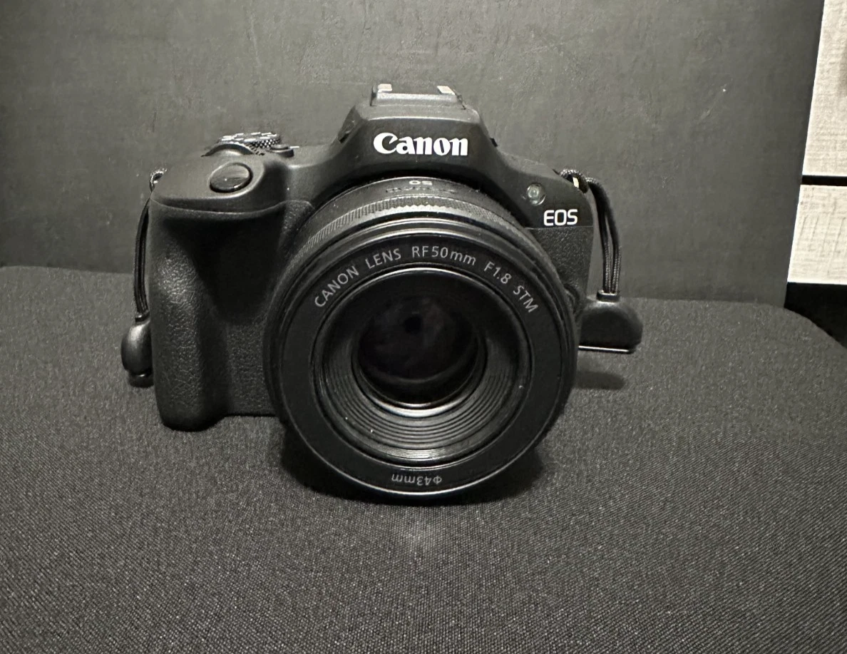 Canon EOS R100 Mirrorless Camera   RF S 18 45mm F4 5 6 3 IS STM Lens And Bag