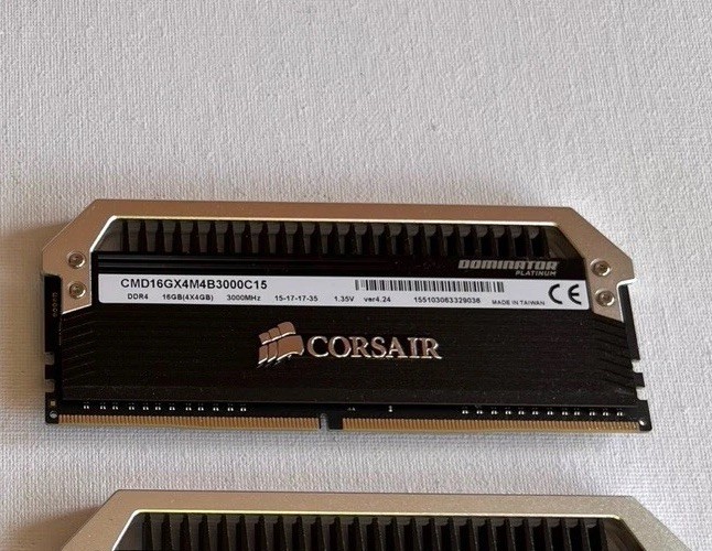 Corsair Dominator Platinum 16GB DDR4 3000Mhz 1x4GB CL15 Desktop Memory