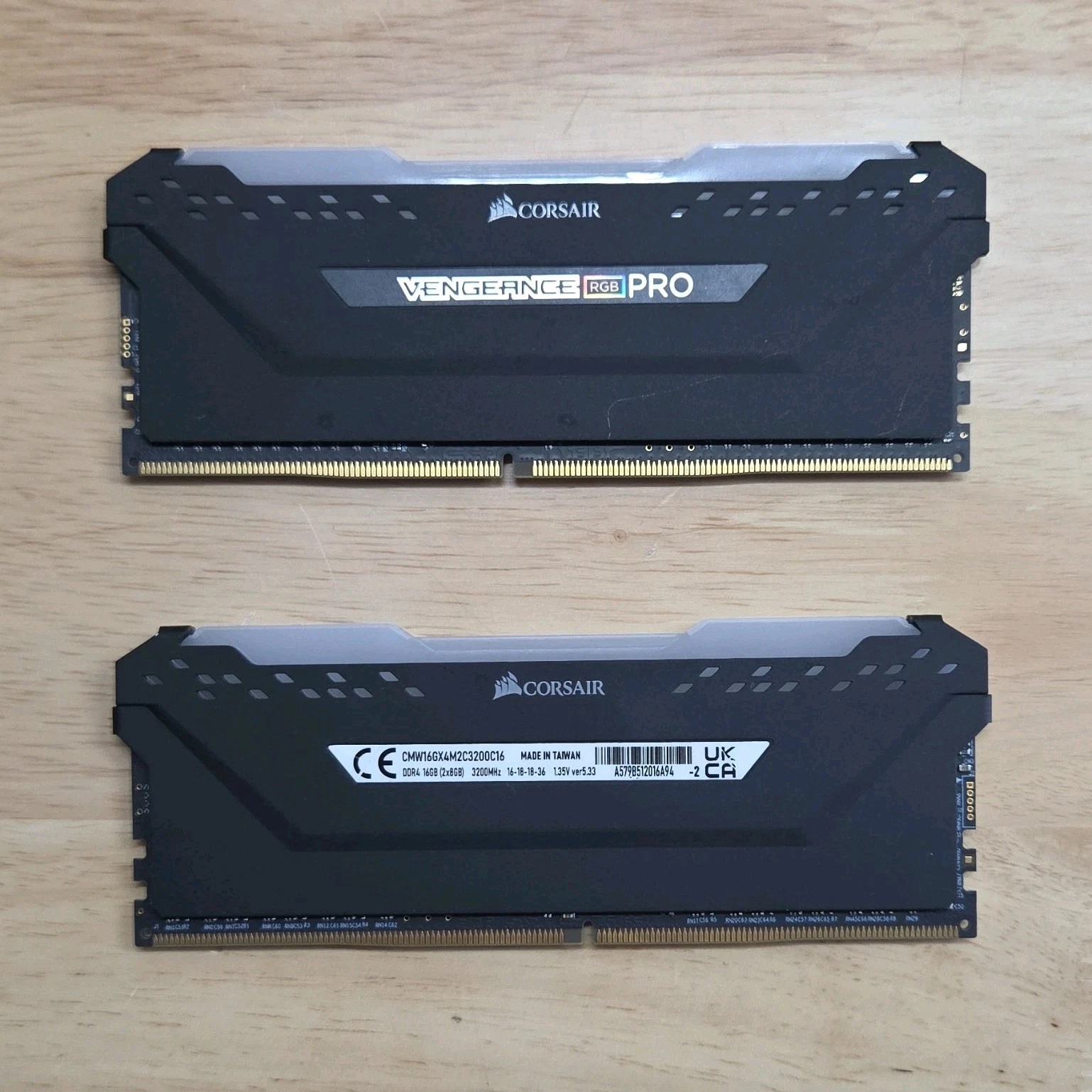 Corsair Vengeance RGB PRO DDR4 DIMM RAM 16GB  2x8GB  3200MHz CMW16GX4M2C3200C16