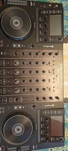 Denon MCX8000 DJ Controller