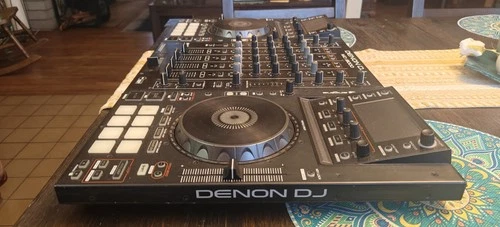 Denon MCX8000 DJ Controller