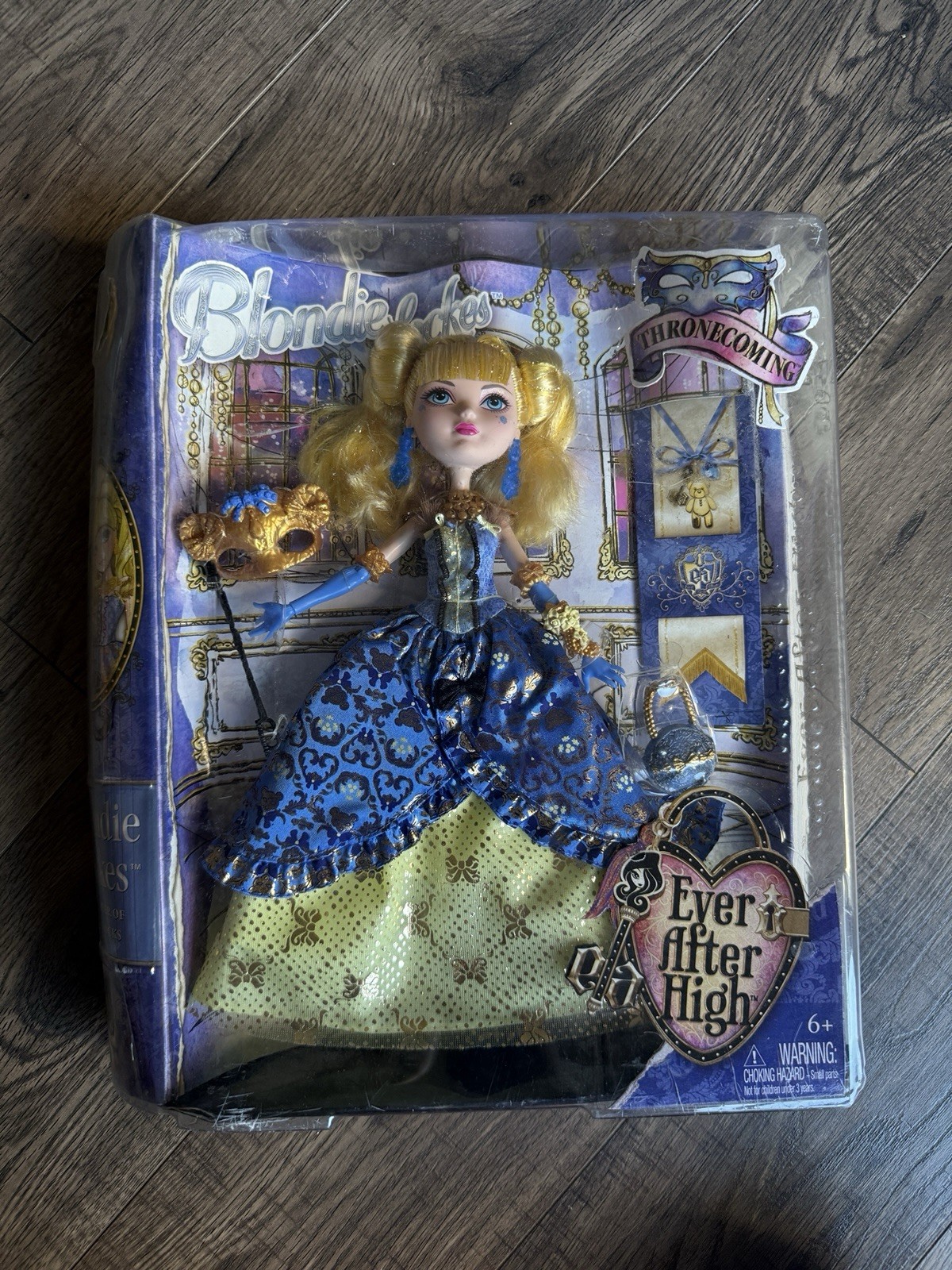 Ever After High Blondie Lockes Thronecoming Doll New In Box  Rough Condition 