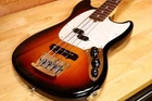 Bajo Fender American Performer Mustang Sunburst 2023, escala corta de 30" + funda 52545