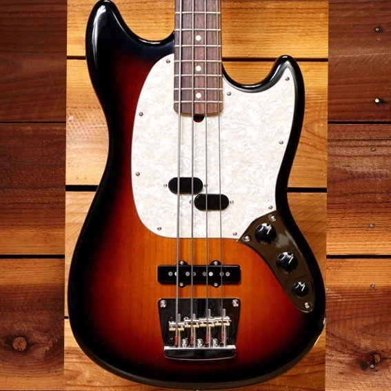 Bajo Fender American Performer Mustang Sunburst 2023, escala corta de 30" + funda 52545