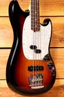 Bajo Fender American Performer Mustang Sunburst 2023, escala corta de 30" + funda 52545