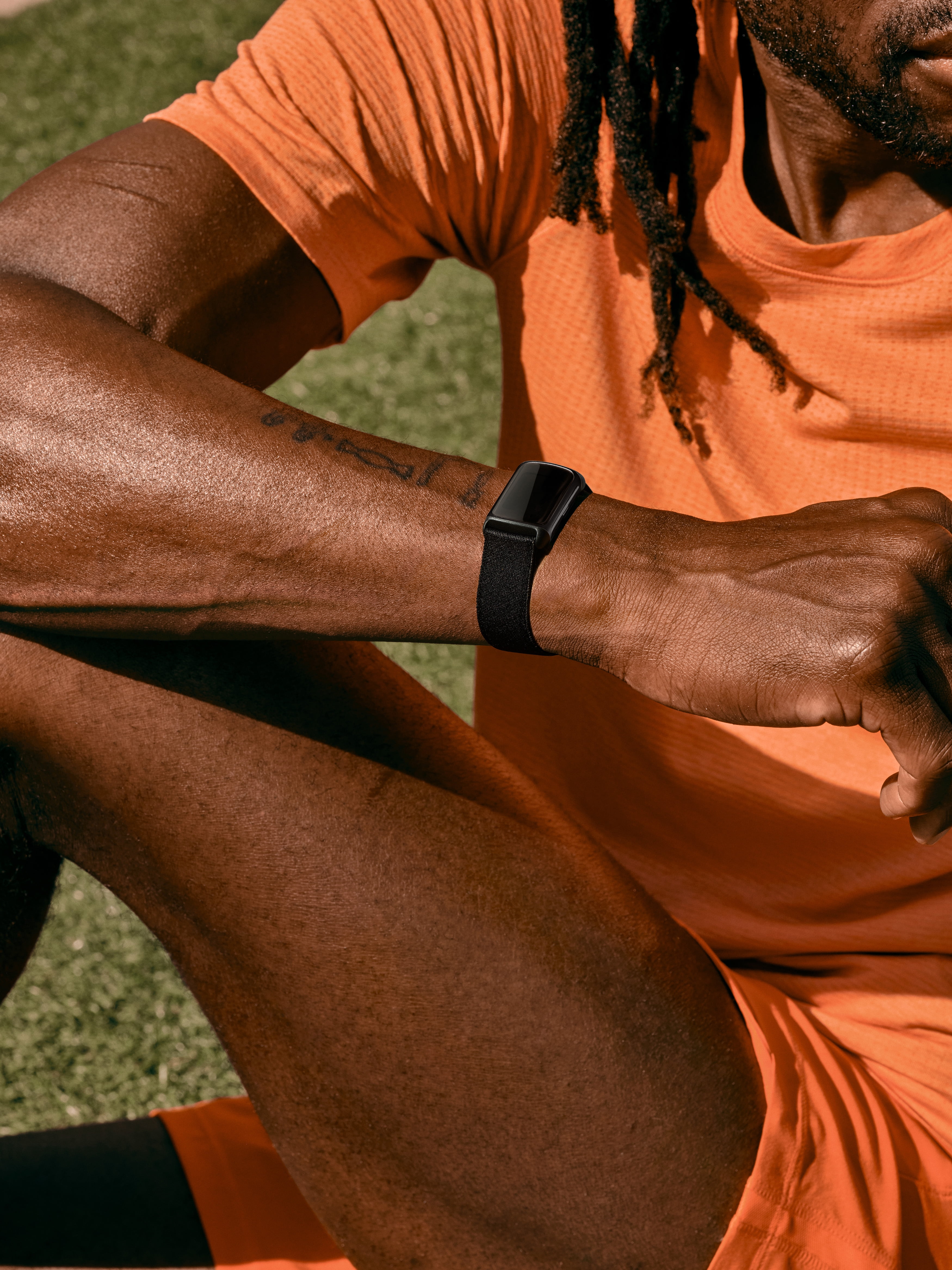 Fitbit Charge 6 Rastreador de Actividad con Frecuencia Cardíaca, GPS, Membresía Premium, Herramientas de Salud - Obsidiana/negro
