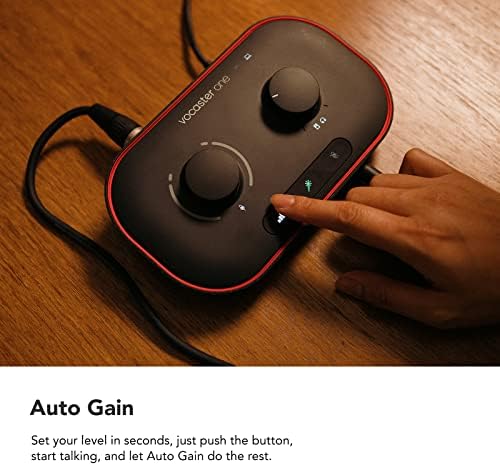 Focusrite Vocaster One — Interfaz de podcasting para grabación como creador en solitario. Utilice ganancia automática, mejora y silencio para facilitar el podcasting. Pequeña, ligera y alimentada por