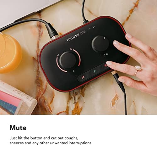 Focusrite Vocaster One — Interfaz de podcasting para grabación como creador en solitario. Utilice ganancia automática, mejora y silencio para facilitar el podcasting. Pequeña, ligera y alimentada por