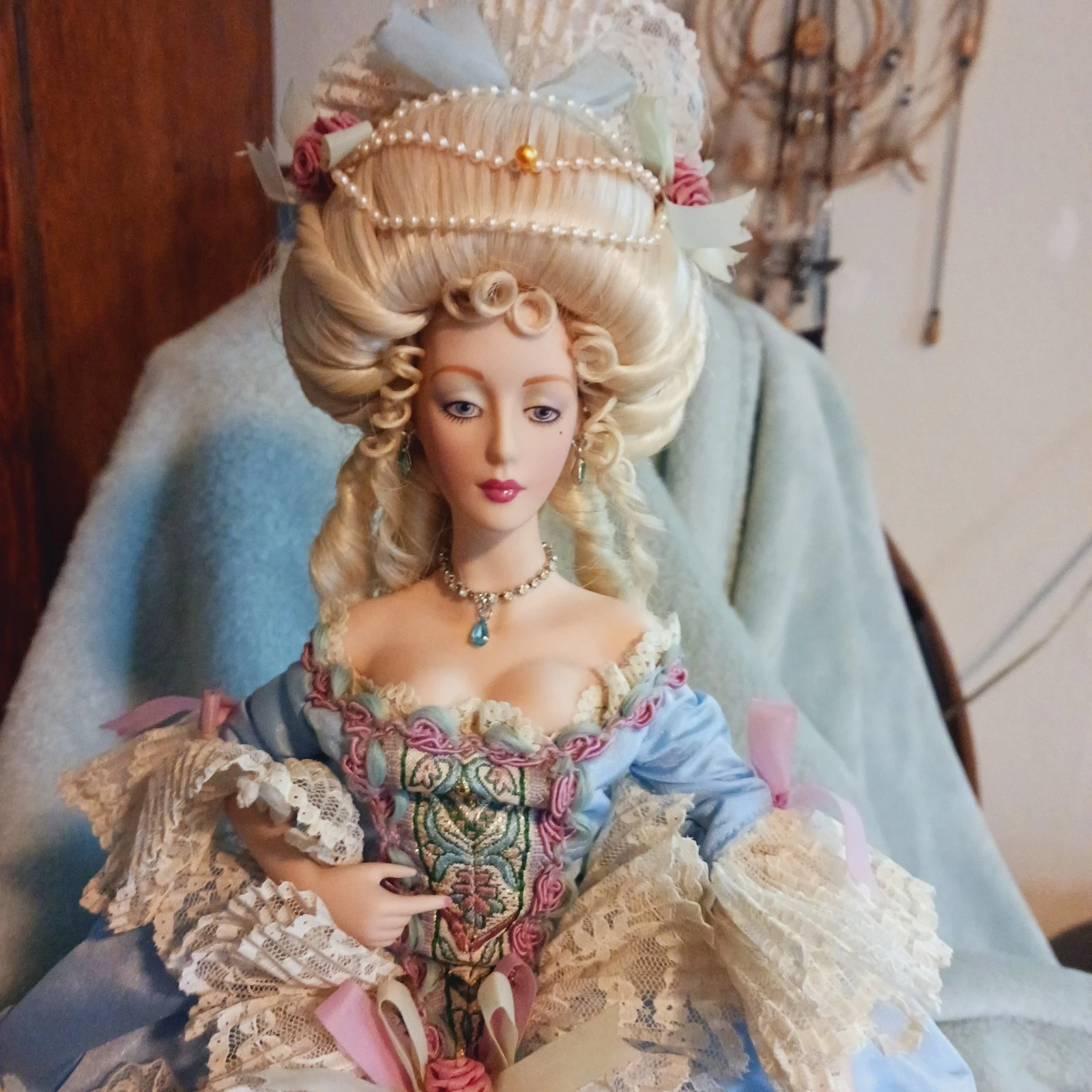 Franklin Mint Marie Antoinette Queen Of France Porcelain Doll   Rare HTF no fan