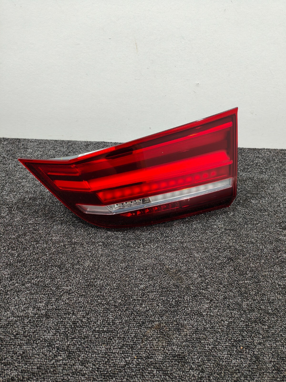 GENUINE BMW X5 F15 F85 REAR RIGHT DRIVER SIDE INNER TAIL LIGHT  7301272