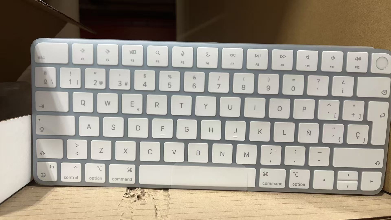 Genuine Apple Magic Keyboard with Touch ID Spanish Bluetooth  MK293LL/A A2449