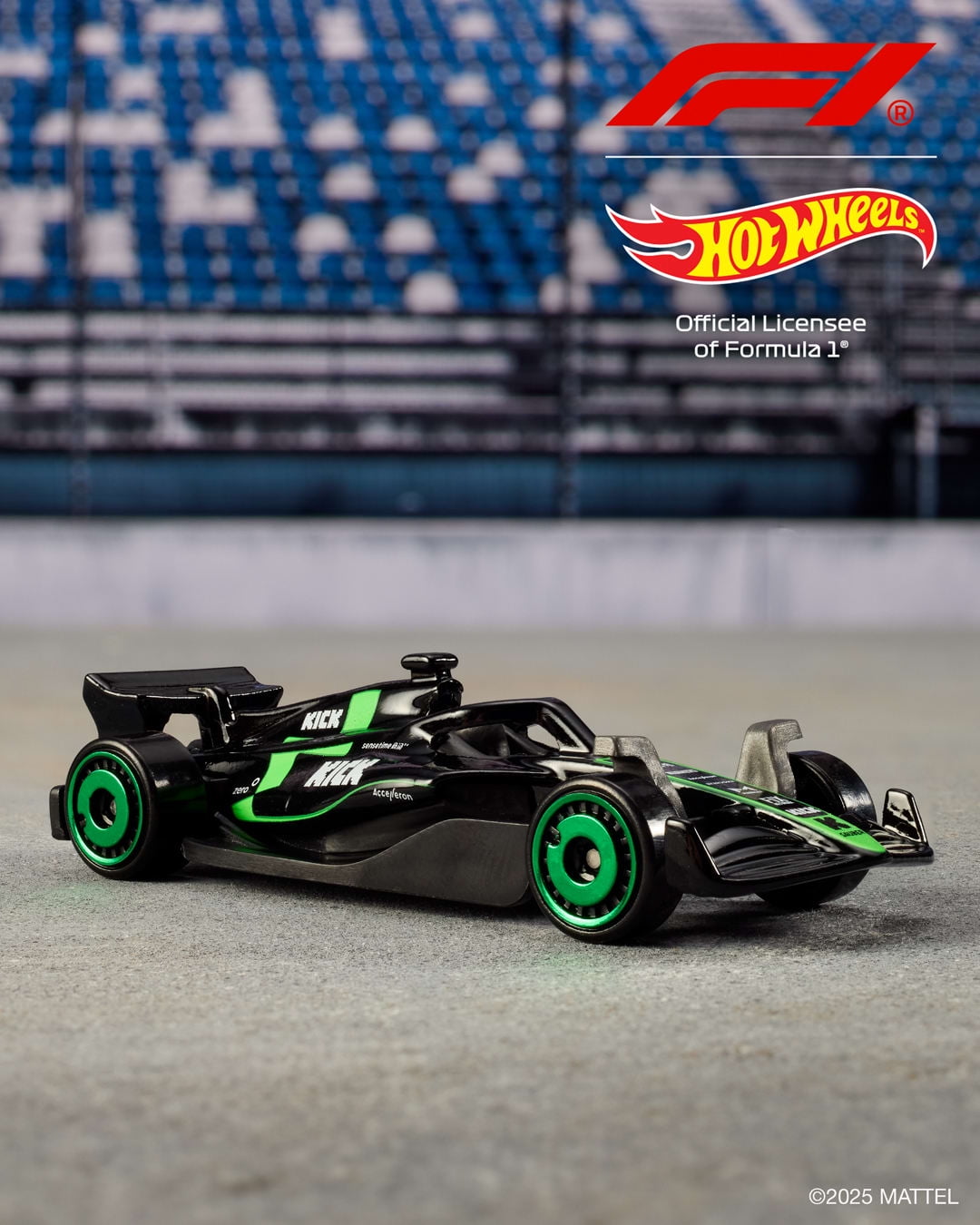 Hot Wheels Paquete de 5 Equipo de Carreras, Set de 5 Autos de Juguete de Fundición a Presión con Temática de Fórmula 1 a Escala 1:64