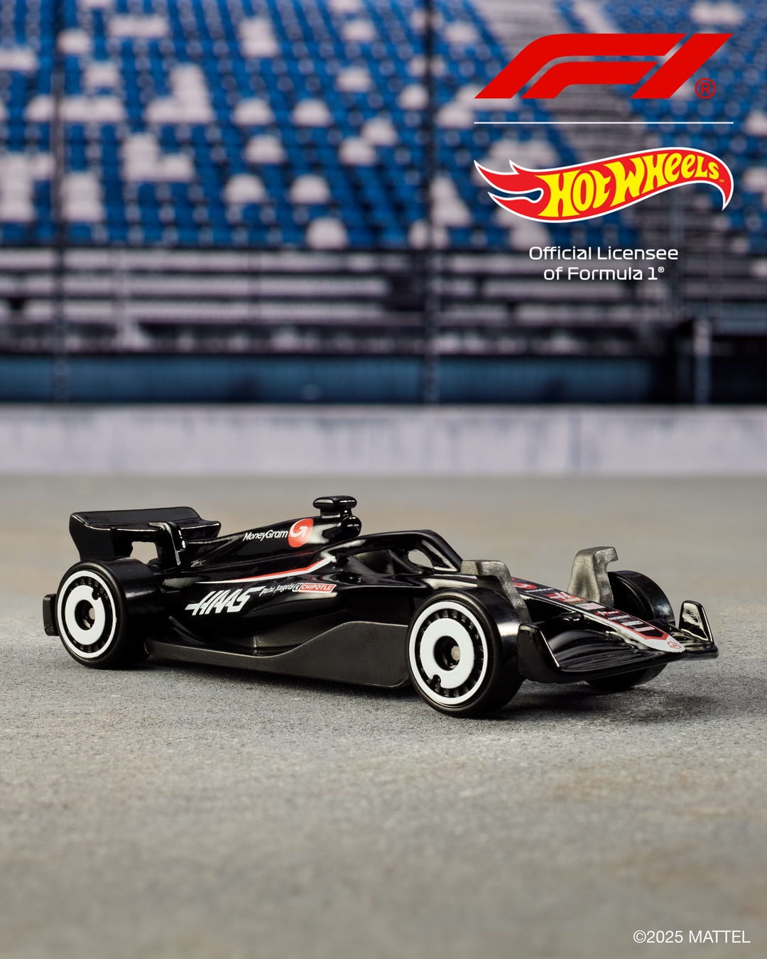 Hot Wheels Paquete de 5 Equipo de Carreras, Set de 5 Autos de Juguete de Fundición a Presión con Temática de Fórmula 1 a Escala 1:64