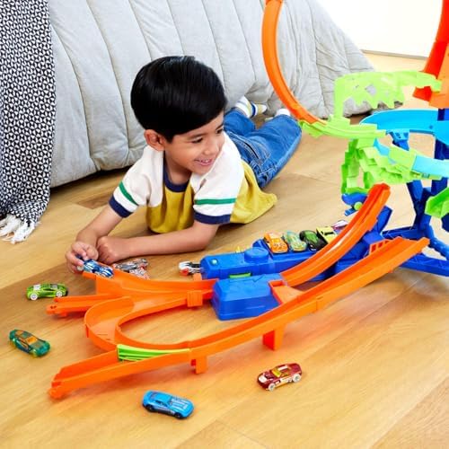 Hot Wheels Toy Car Track Set  Stunt Track Mid Air Crash with 1 64 Scale Die Cast Toy Car  Motorized Booster for Non Stop Stunting & Racing