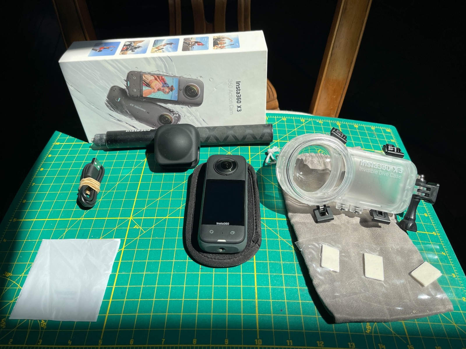 Insta360 X3 Camera   Dive Bundle w/ Battery  Charger  Selfie Stick  Lens Cover