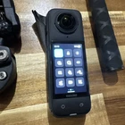 Paquete de cámara Insta360 X4 BMW Motorrad Edition + abrazadera para motocicleta + lente invisible