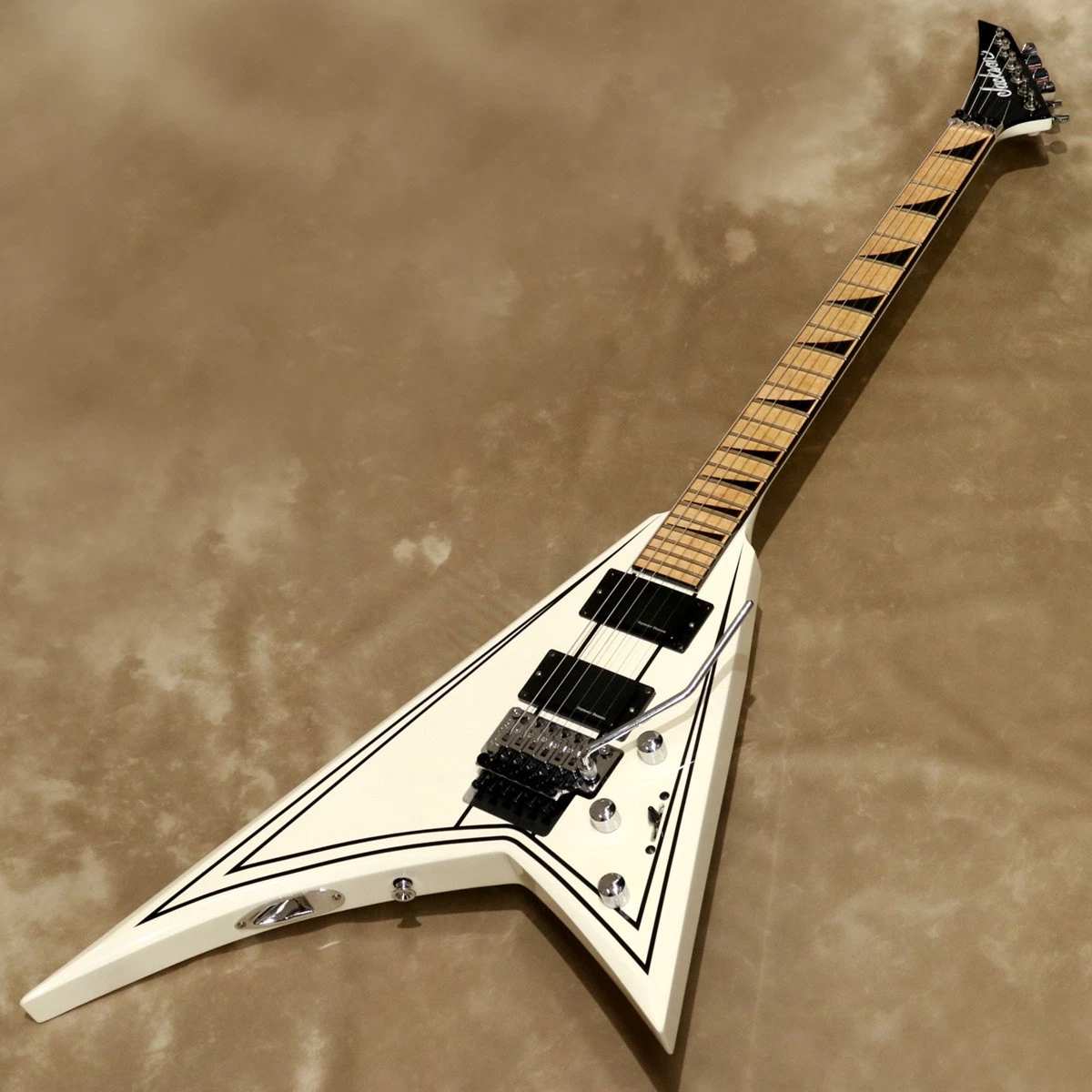 Jackson X Series Rhoads RRX24  Maple Fingerboard  Snow White with Black