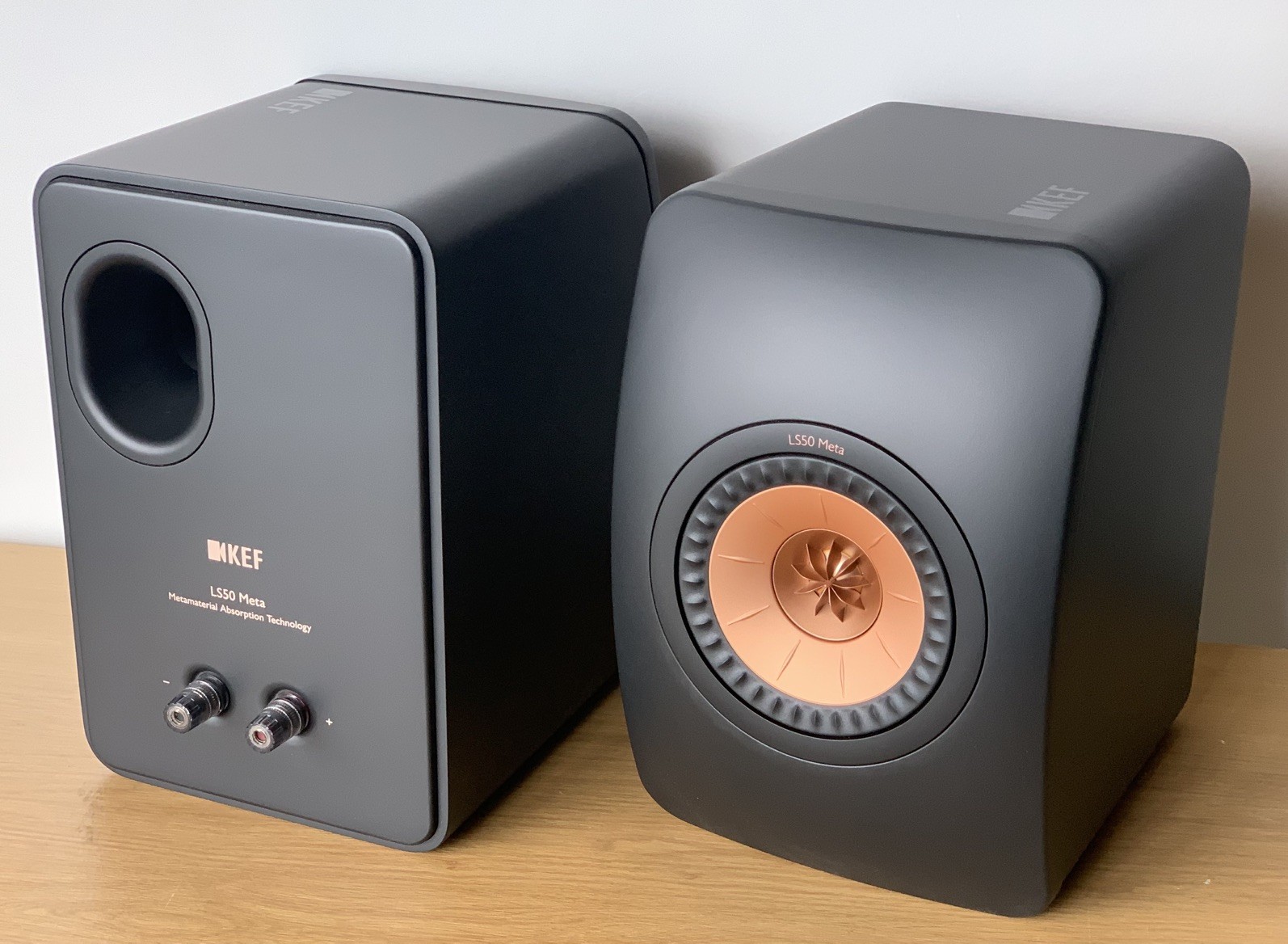 KEF LS50 Meta   Carbon Black   Boxed in Excellent Condition   3 months old 